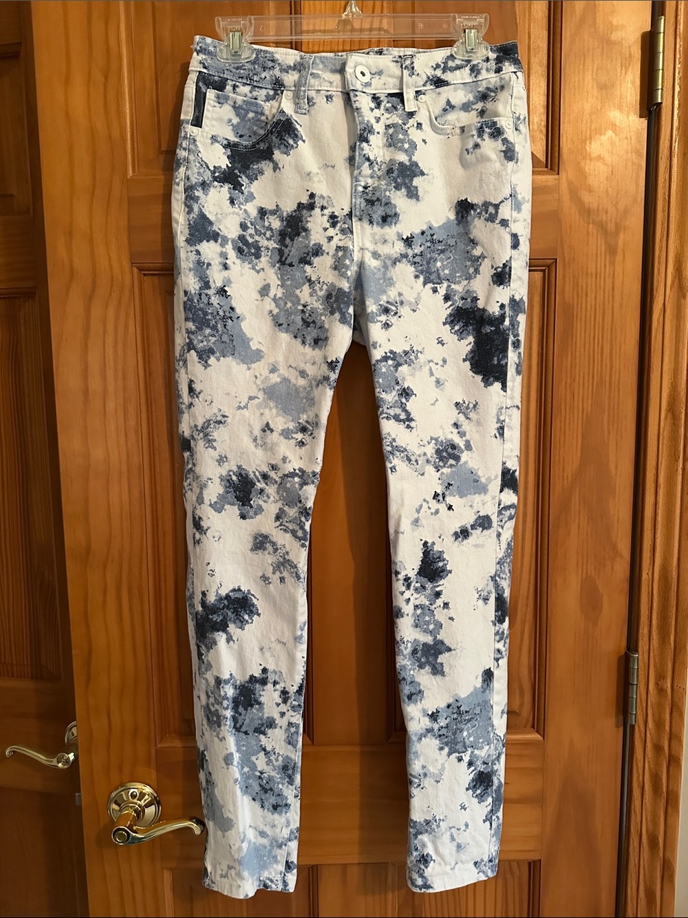 Style & Co. White and Navy Tie-Dye Skinny Jeans like new